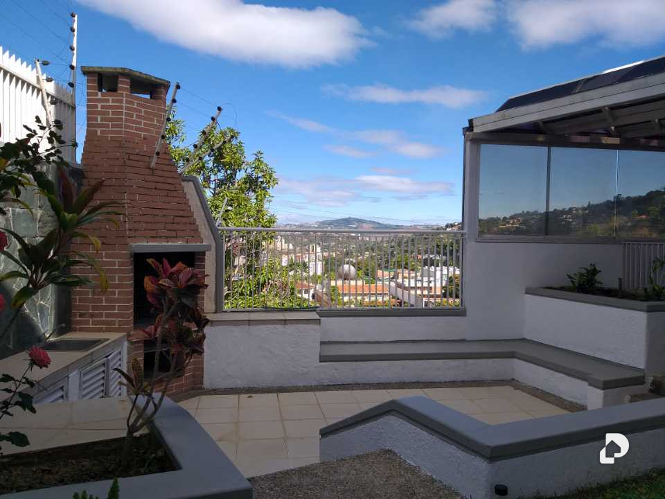 Casa en Colinas de Tamanaco, Caracas – 18