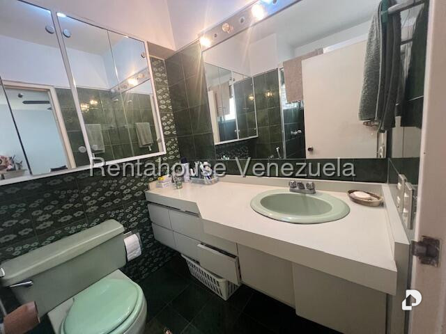Apartamento en La Florida, Caracas – 16