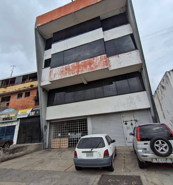 Edificio en Av. Libertador, Barquisimeto - 1