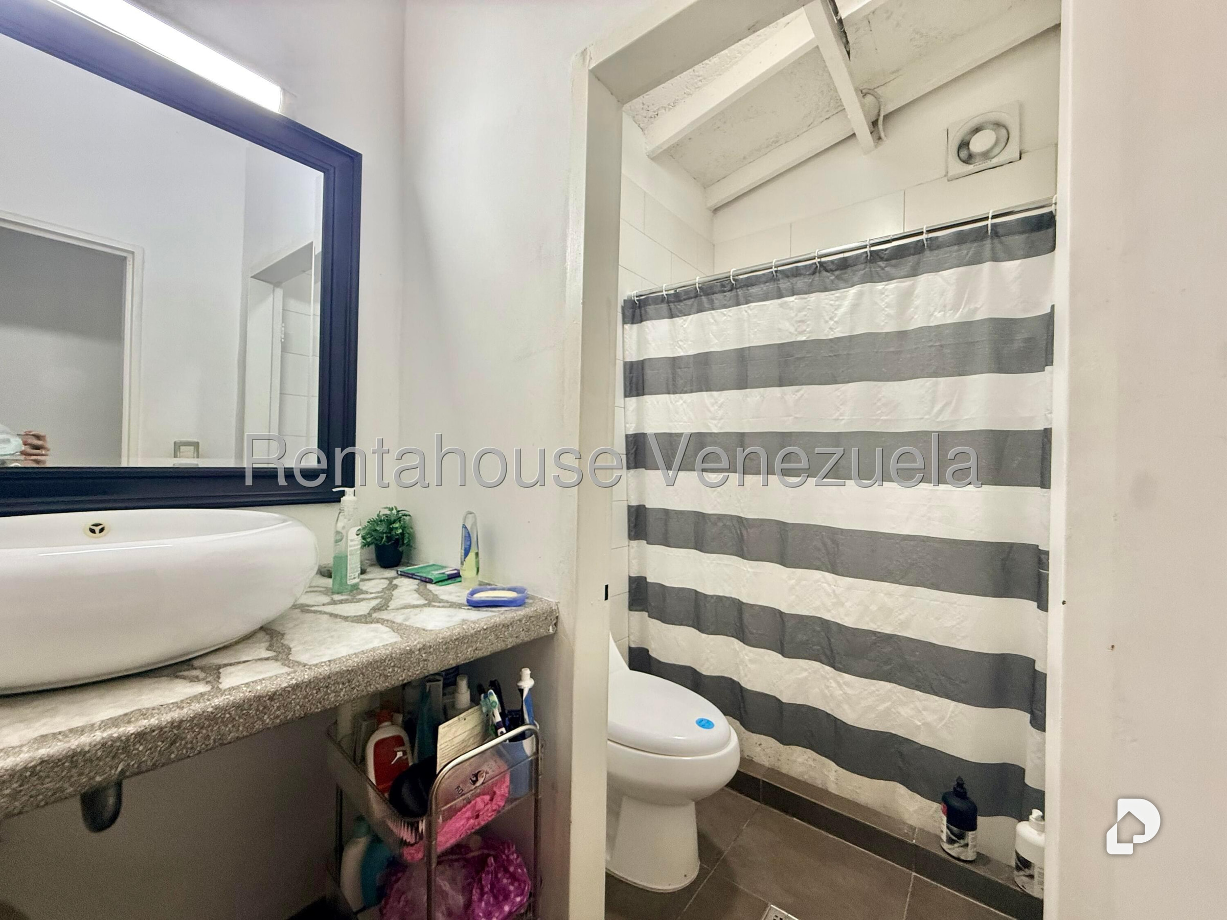 Casa en La Floresta, Caracas – 30