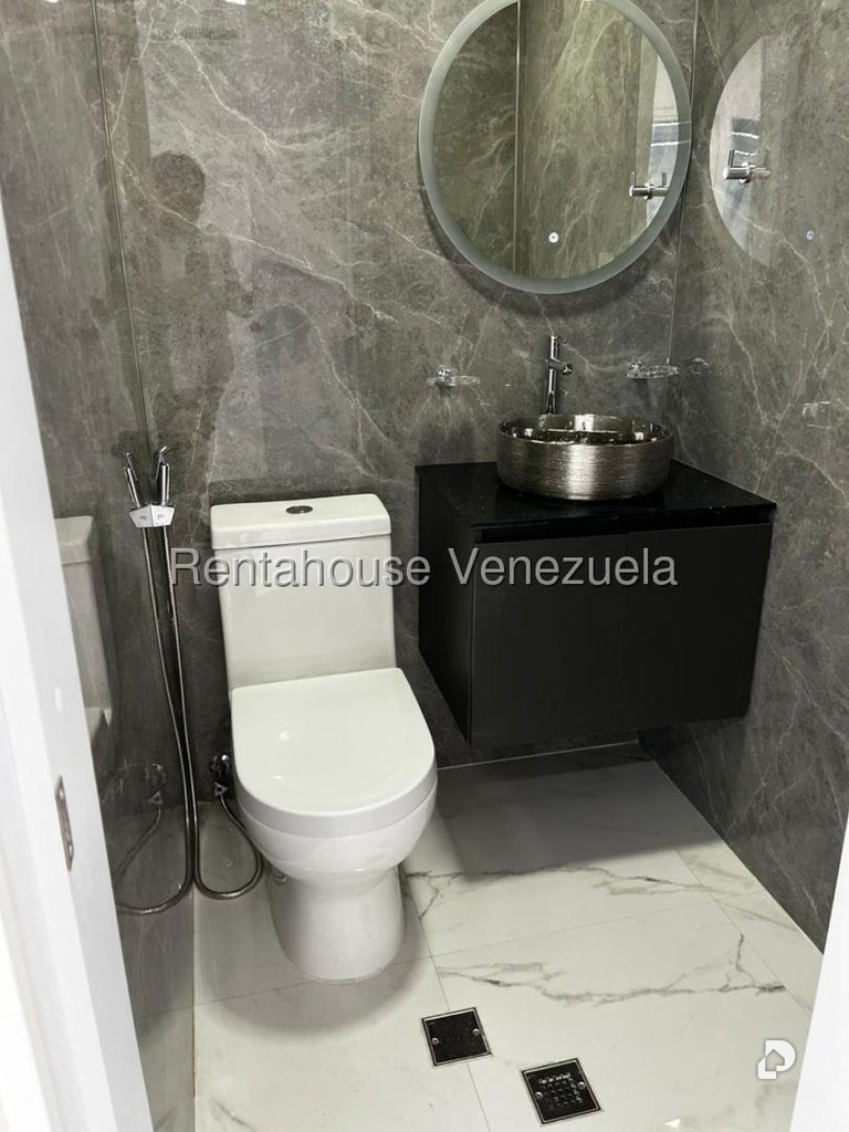 Commercial space in Las Mercedes, Caracas – 8