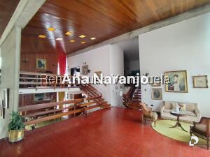 Casa en Prados del Este, Caracas – 25