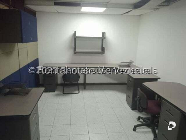 Local comercial en La Urbina, Caracas – 28