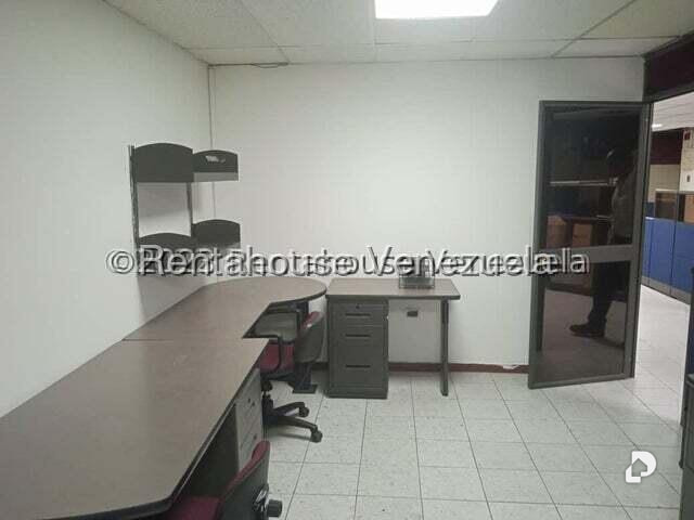 Local comercial en La Urbina, Caracas – 30