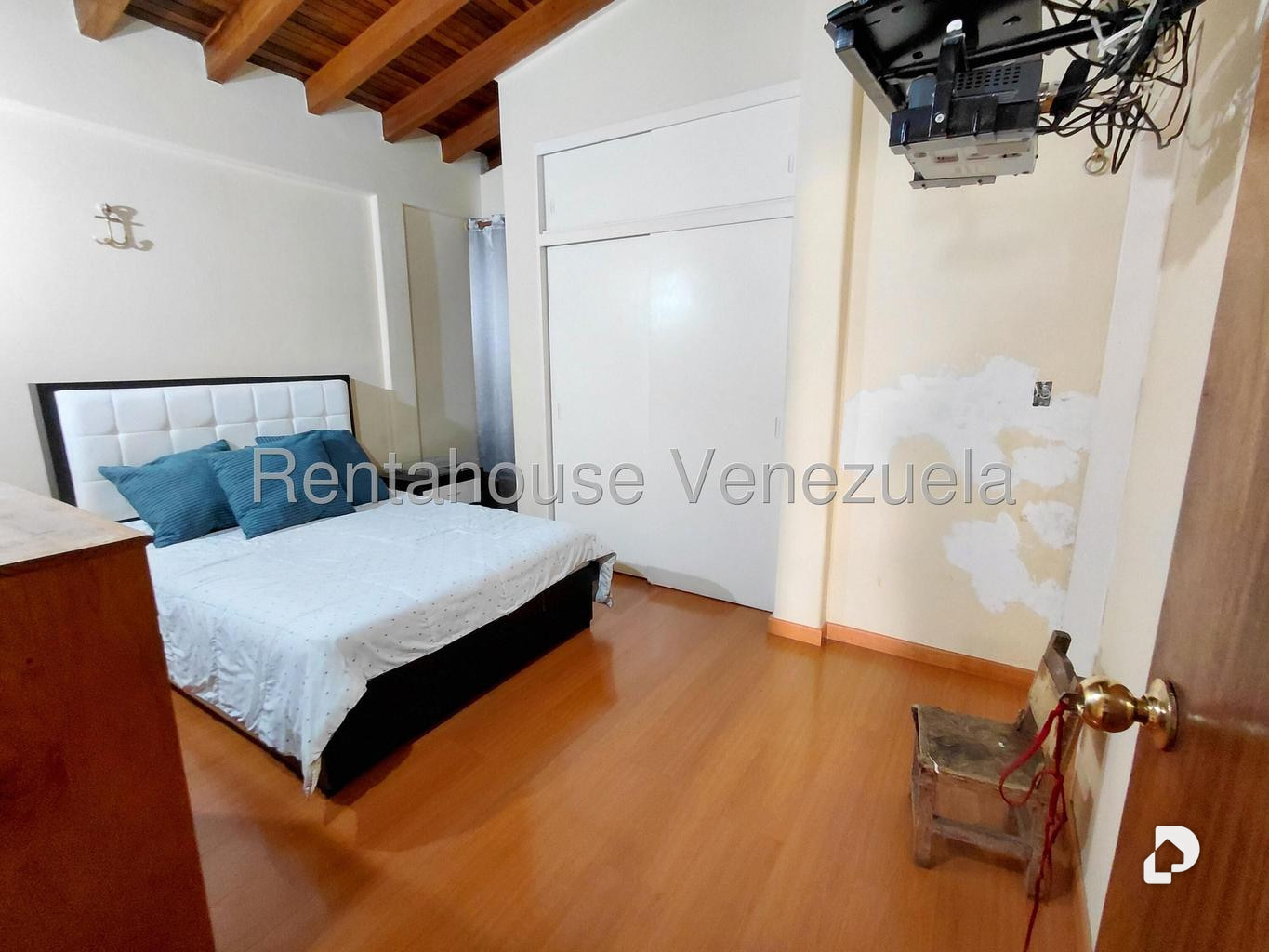 Casa en Lomas De La Trinidad, Caracas – 28