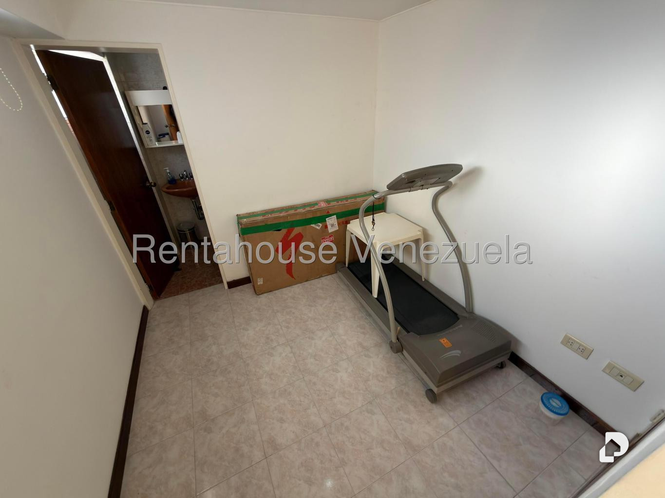 Casa en Alto Prado, Caracas – 23