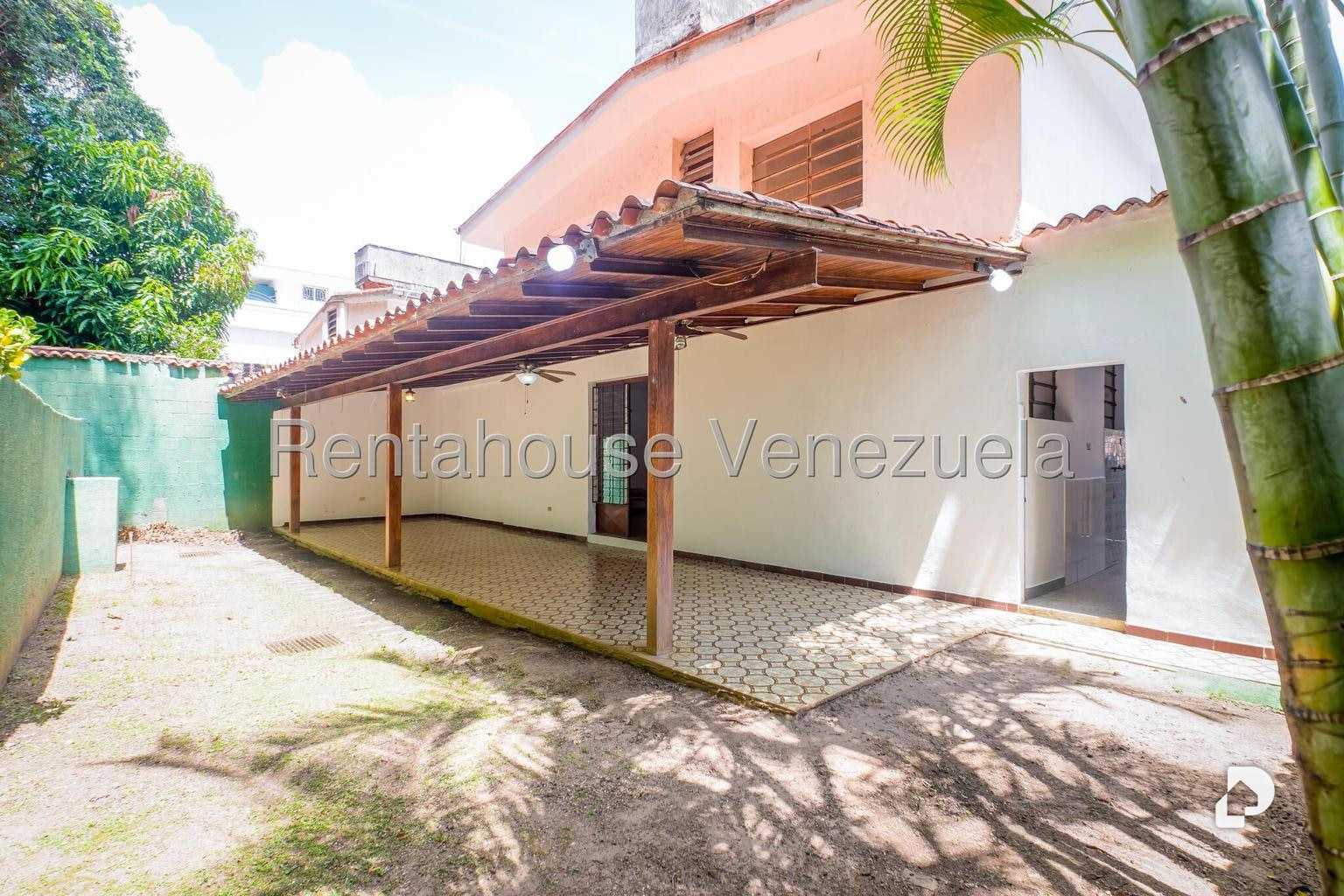 Casa en Santa Fe Norte, Caracas – 24