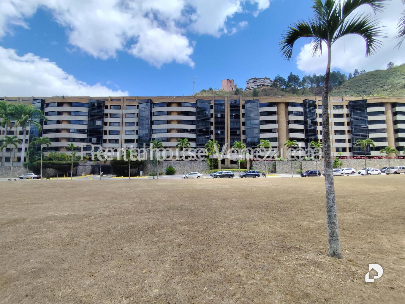 Apartamento en Lomas de La Lagunita, Caracas – 2