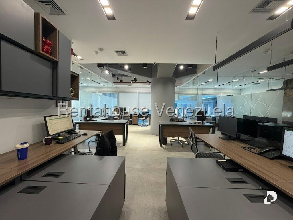 Oficina en Los Palos Grandes, Caracas – 11