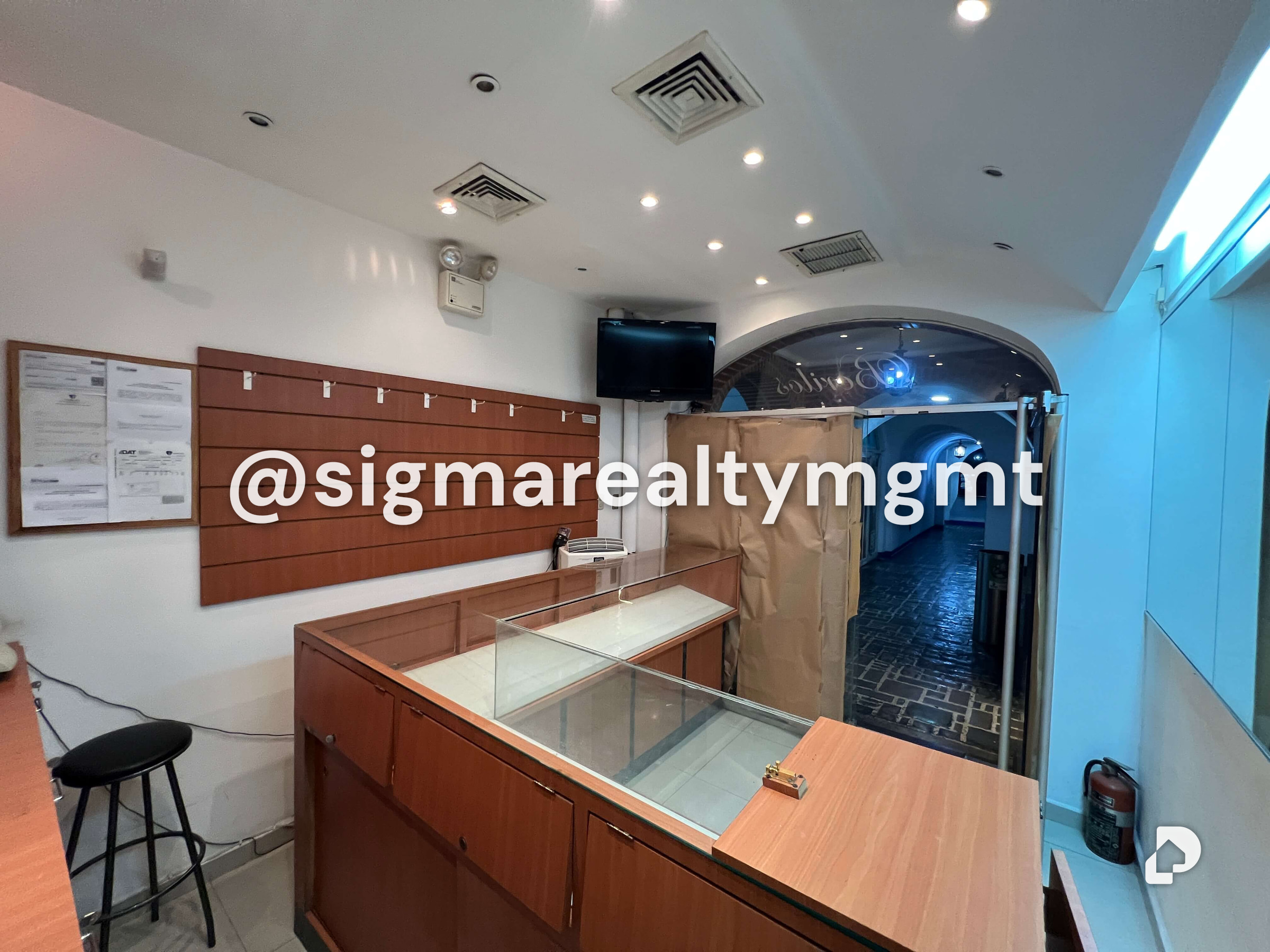 Commercial space in Los Palos Grandes, Caracas – 4