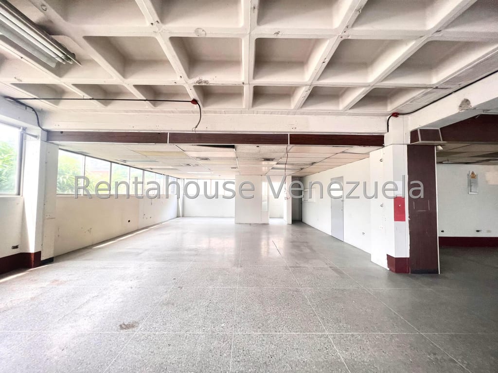 Local comercial en La Urbina, Caracas - 1