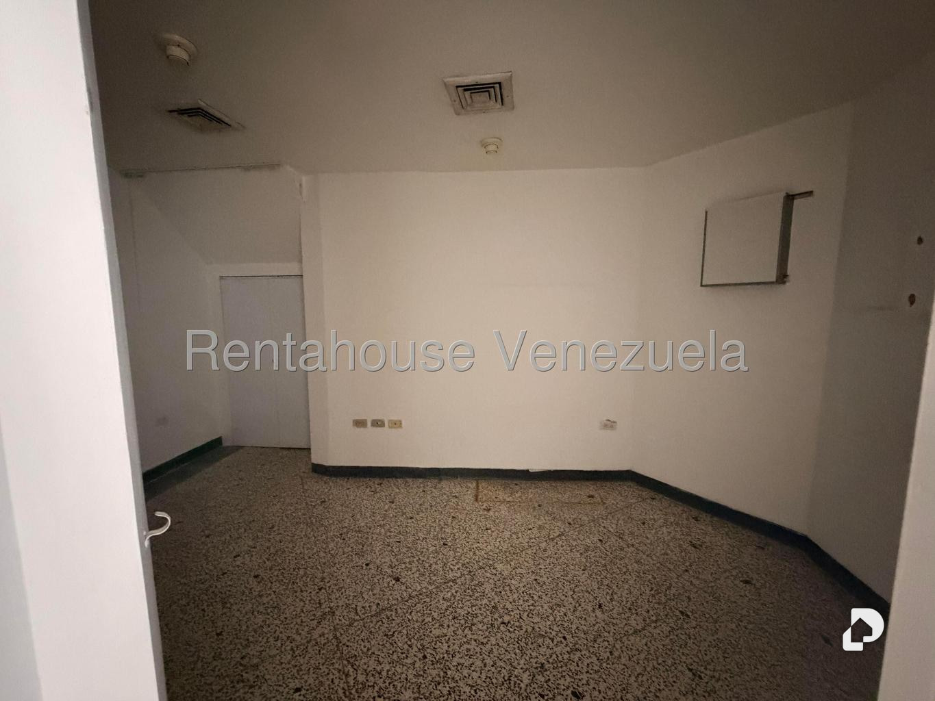 Local comercial en La Carlota, Caracas – 8