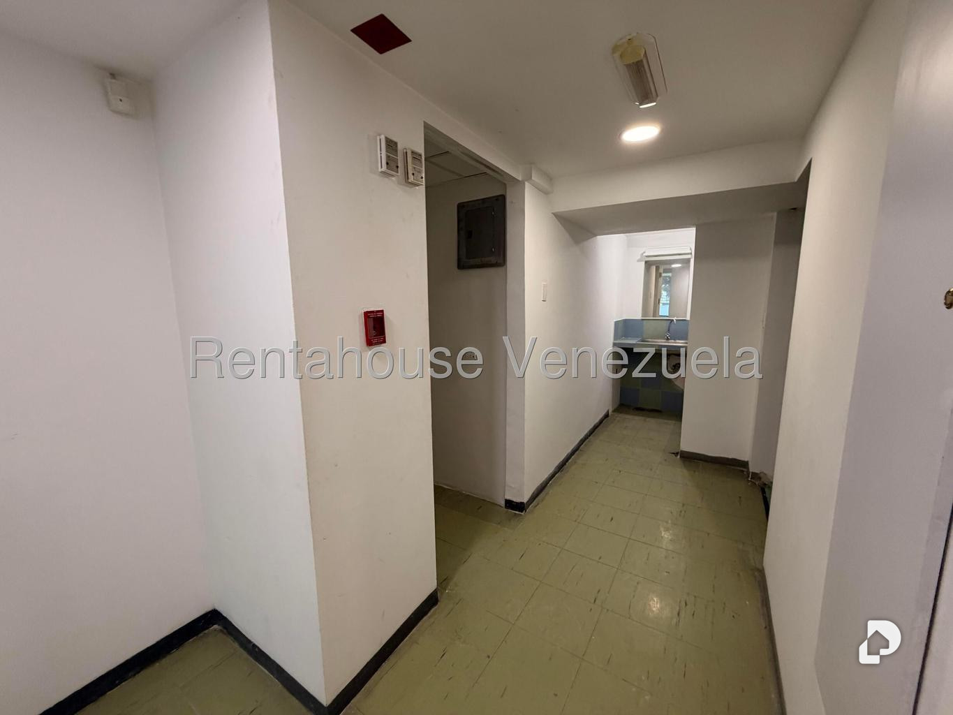 Local comercial en La Carlota, Caracas – 18