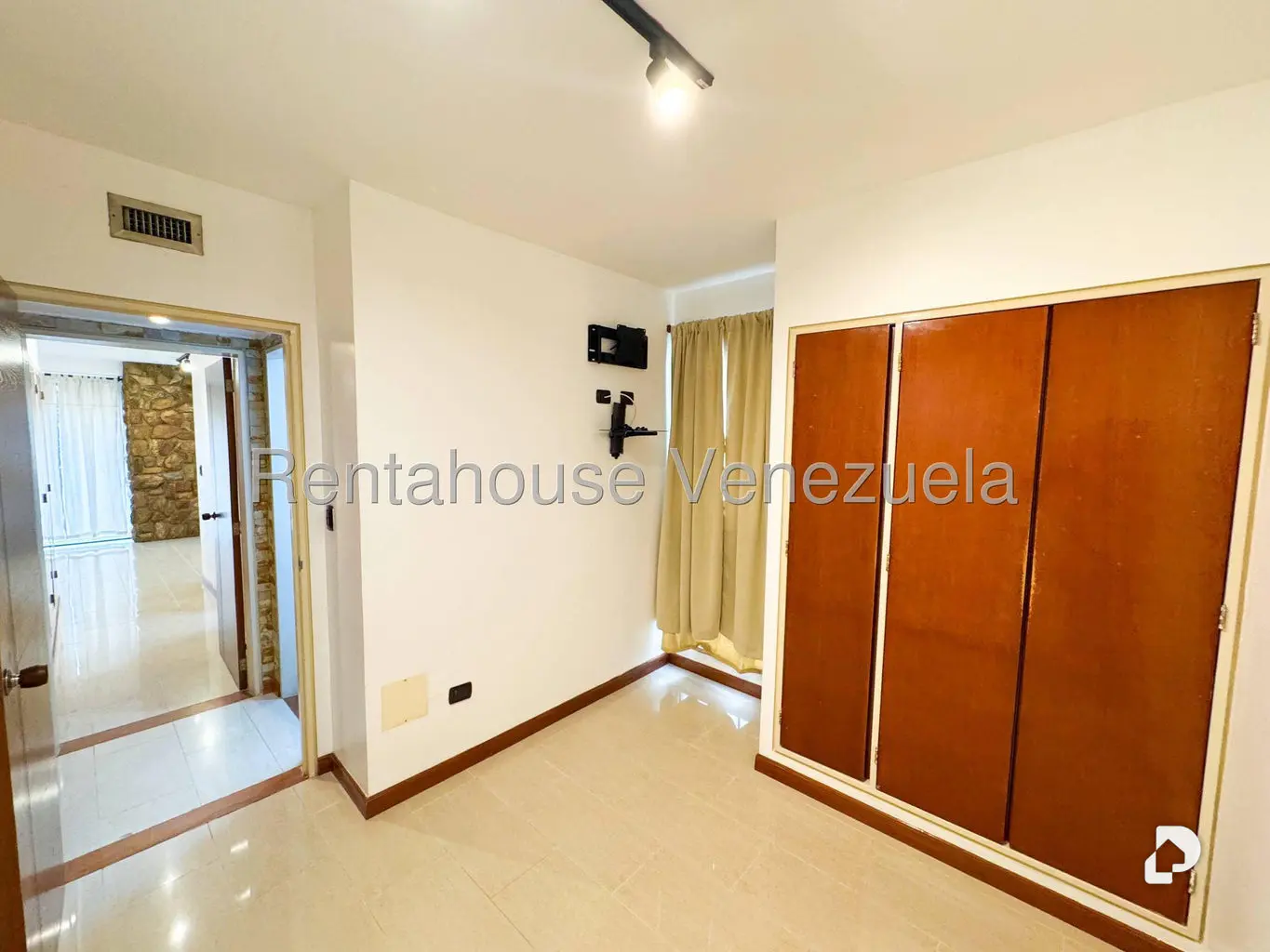 Apartamento en Los Naranjos de las Mercedes, Caracas – 28