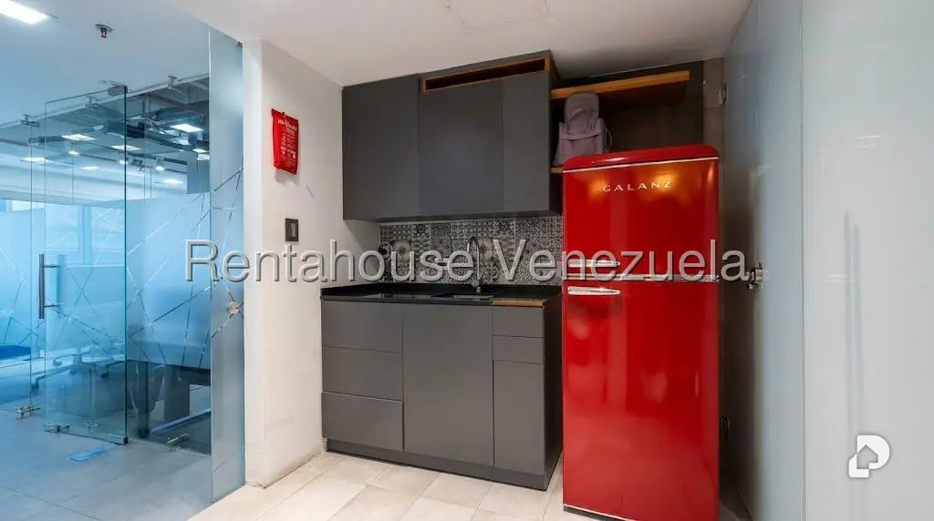 Oficina en Los Palos Grandes, Caracas – 10