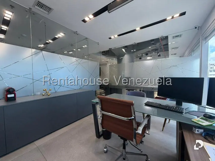 Oficina en Los Palos Grandes, Caracas – 5