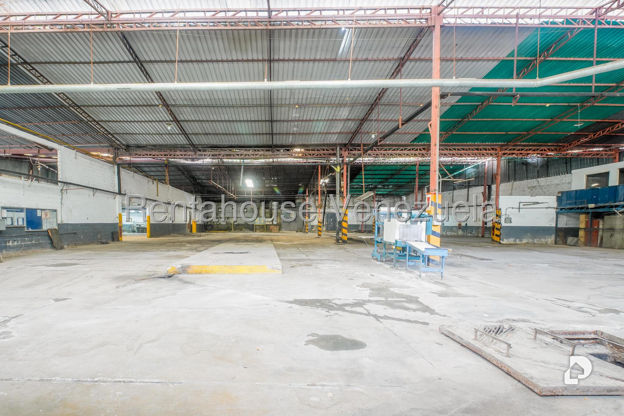 Local comercial en Parque Caiza, Caracas