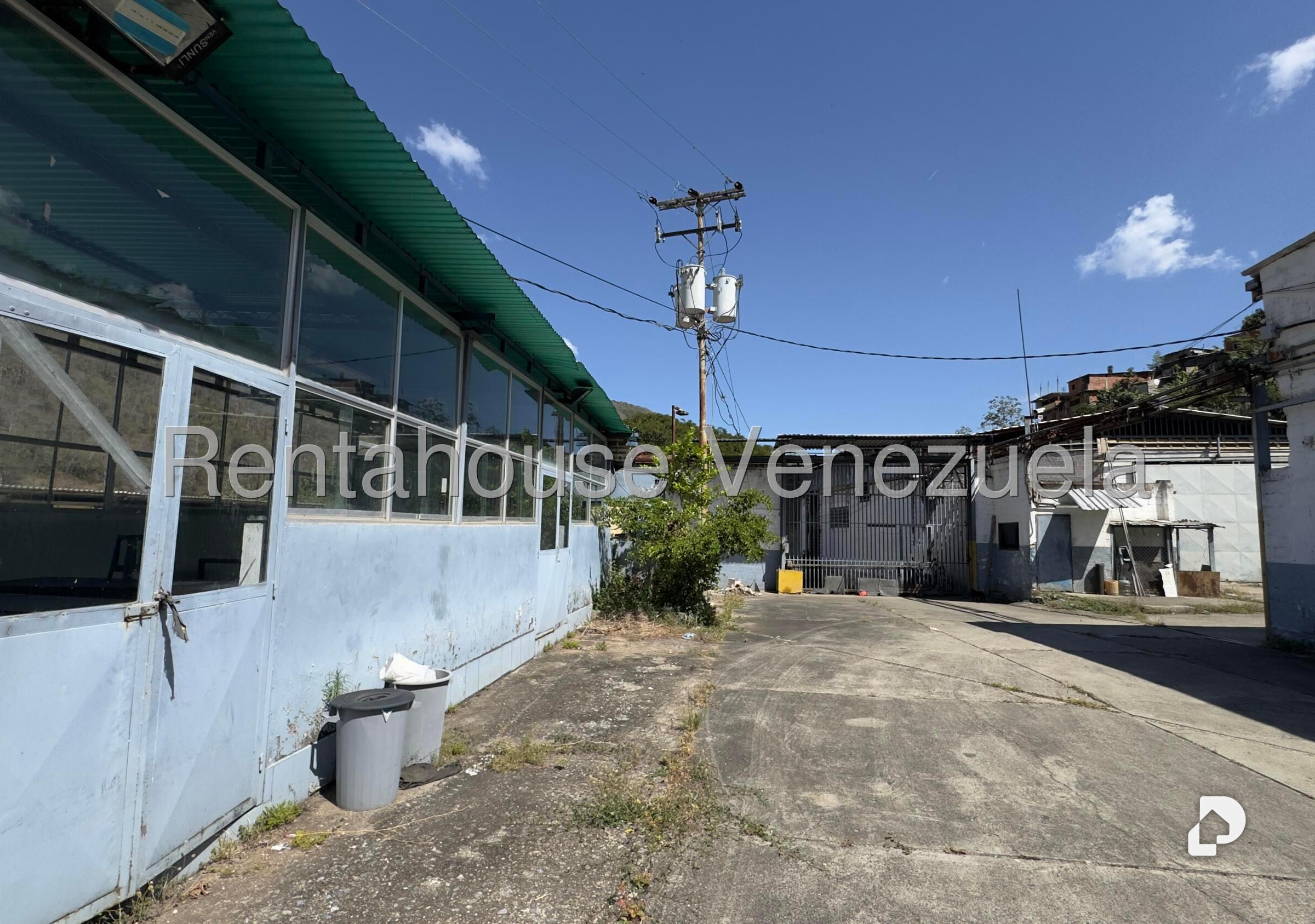 Local comercial en Parque Caiza, Caracas