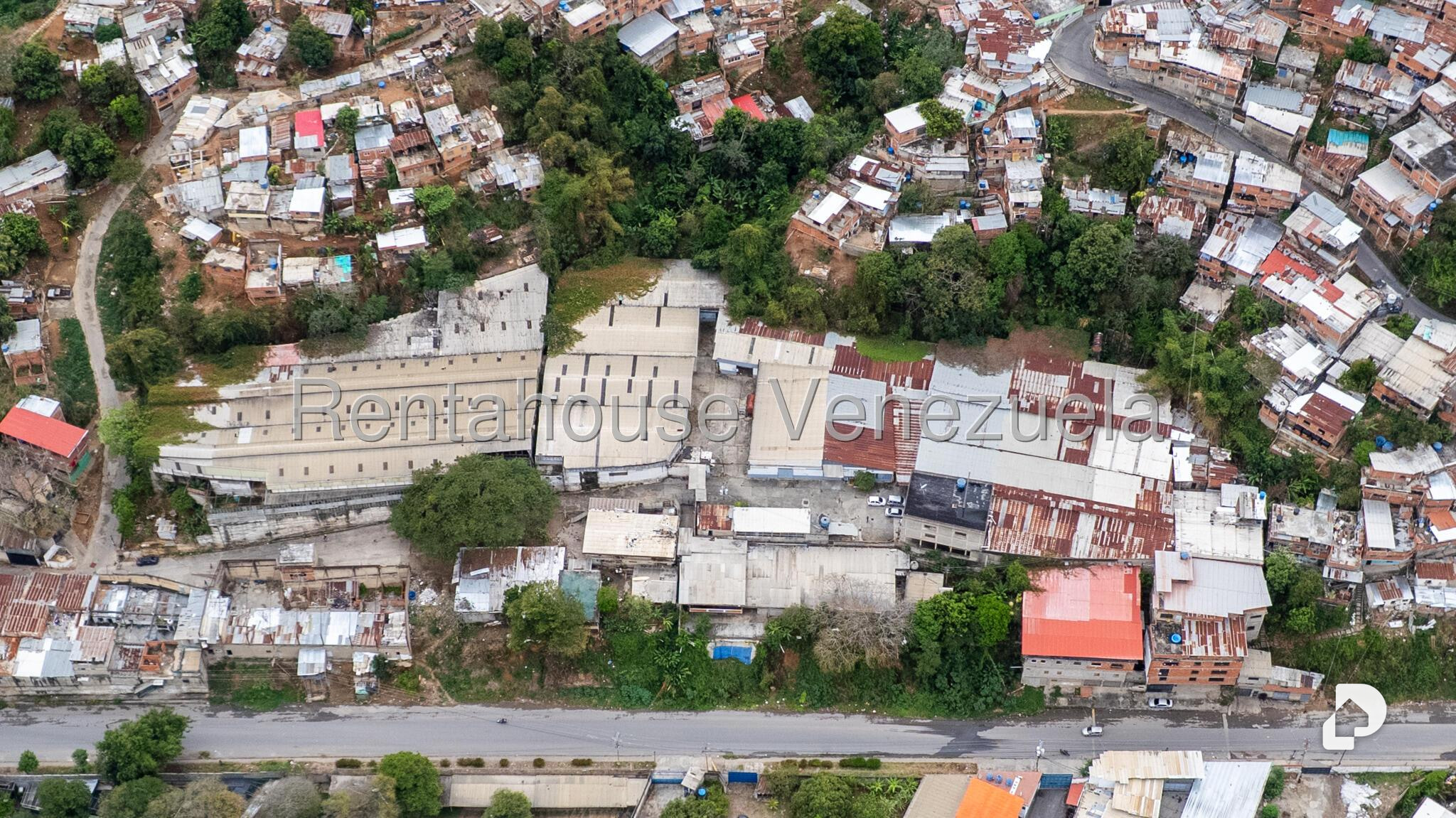 Local comercial en Parque Caiza, Caracas