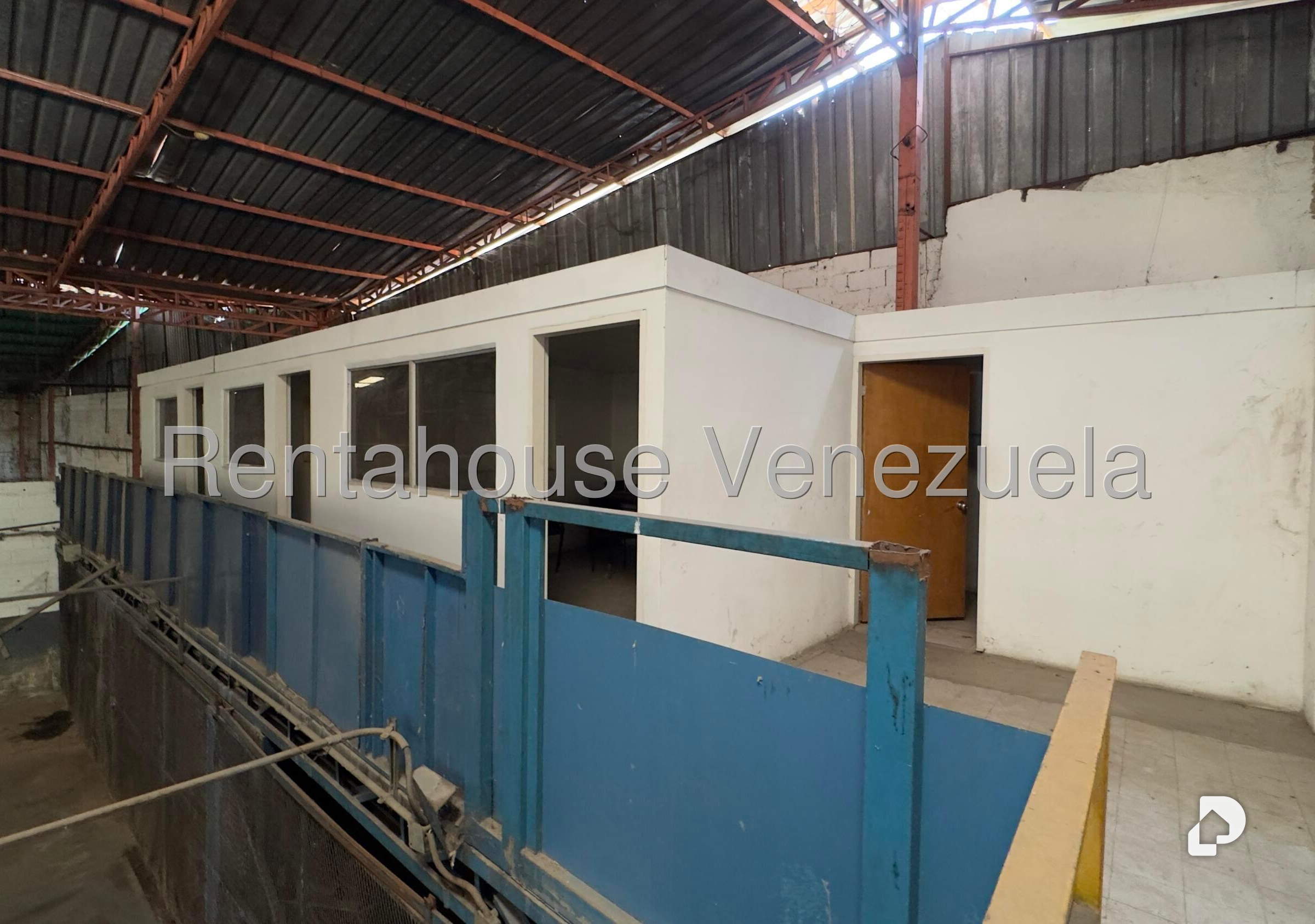 Local comercial en Parque Caiza, Caracas