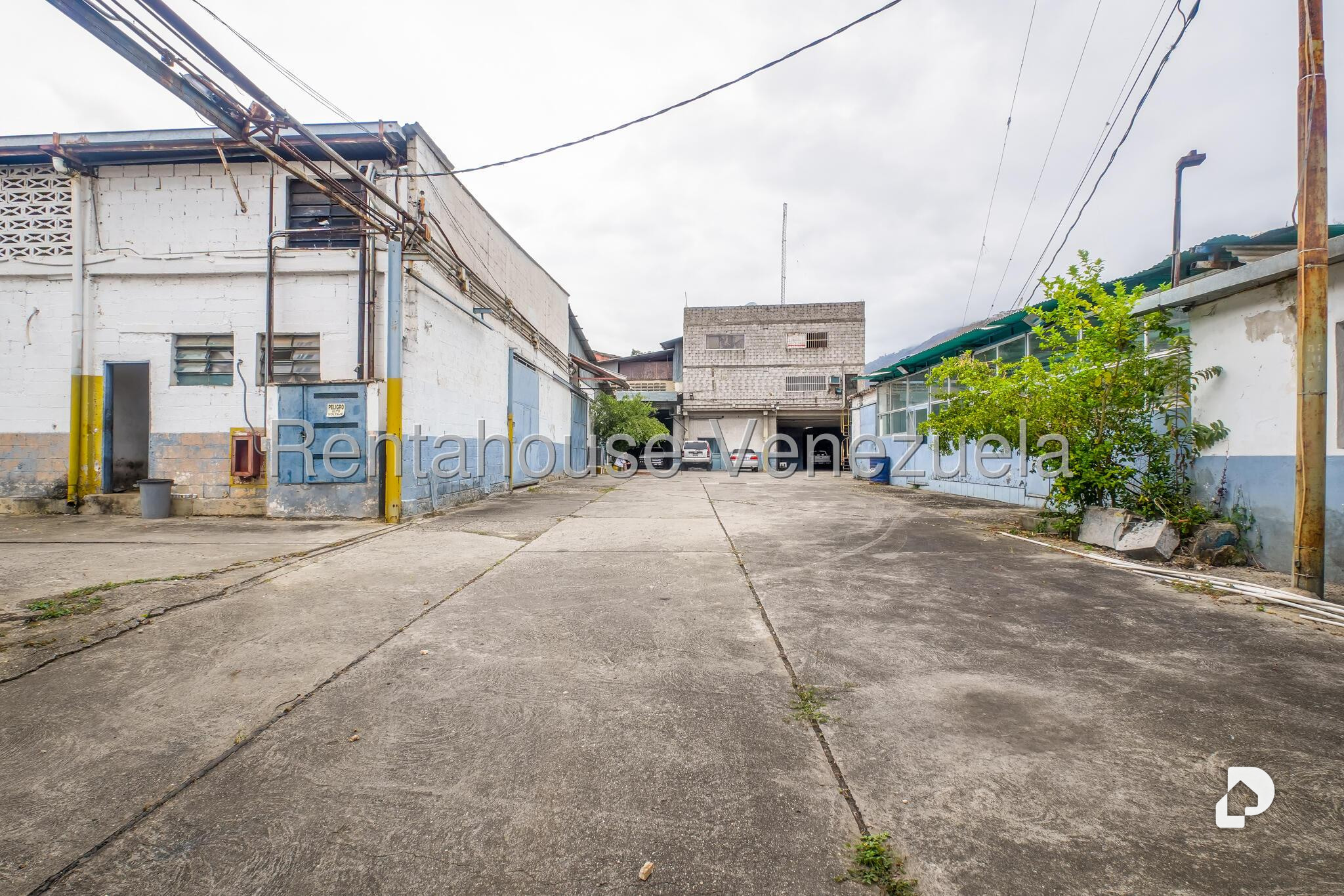 Local comercial en Parque Caiza, Caracas