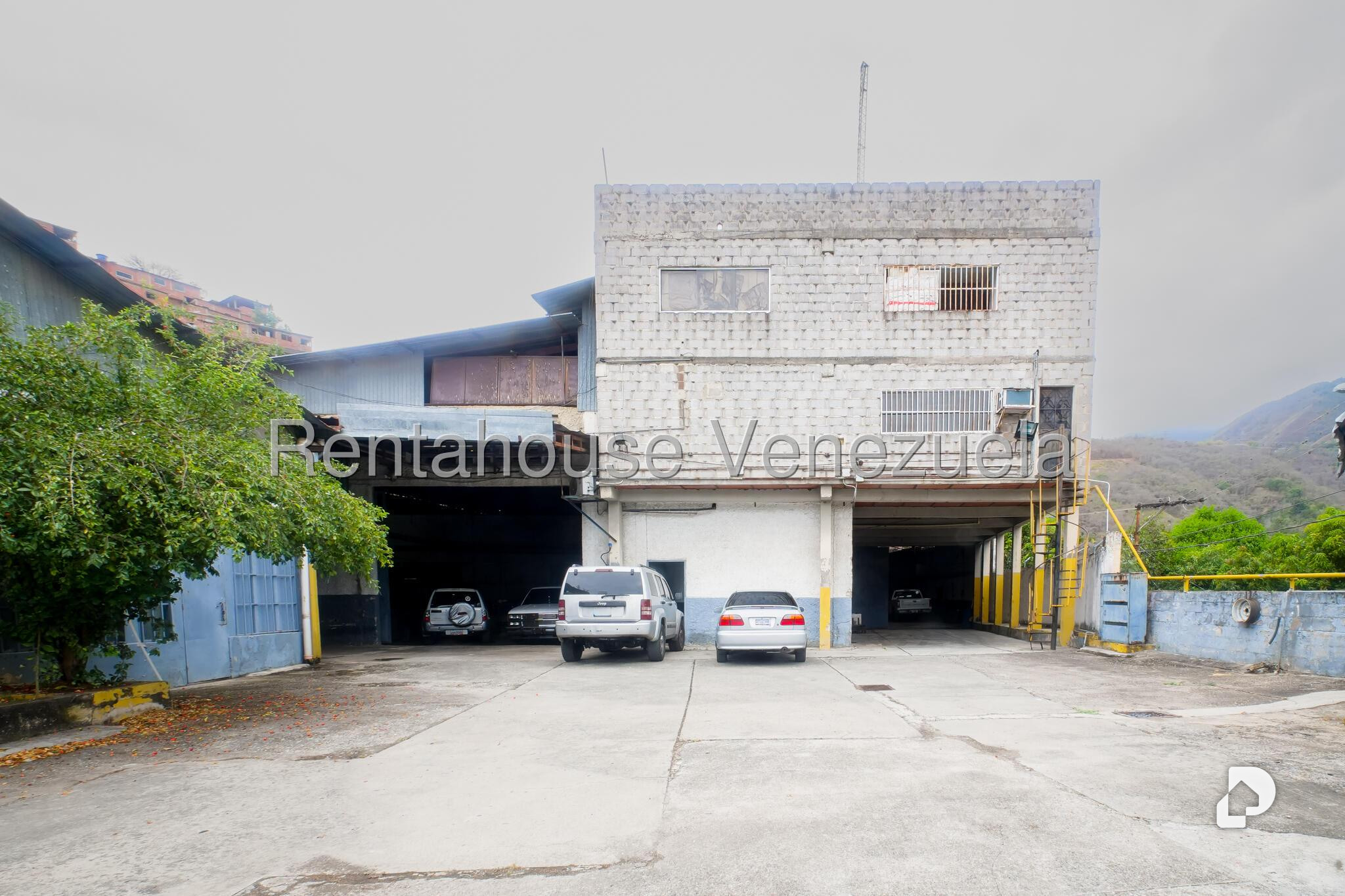 Local comercial en Parque Caiza, Caracas
