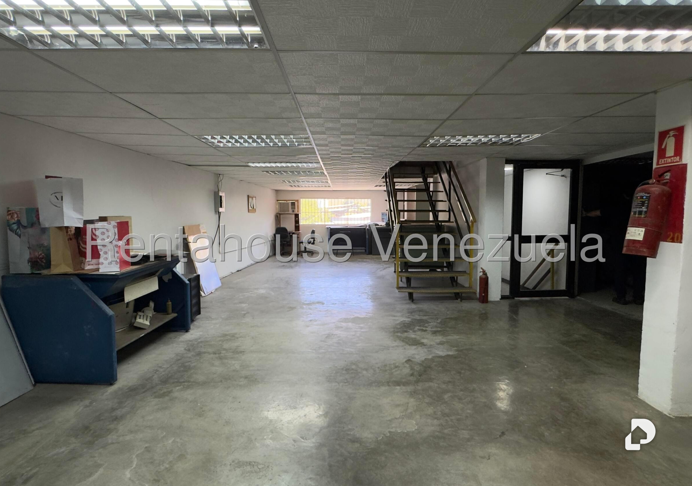 Local comercial en Parque Caiza, Caracas