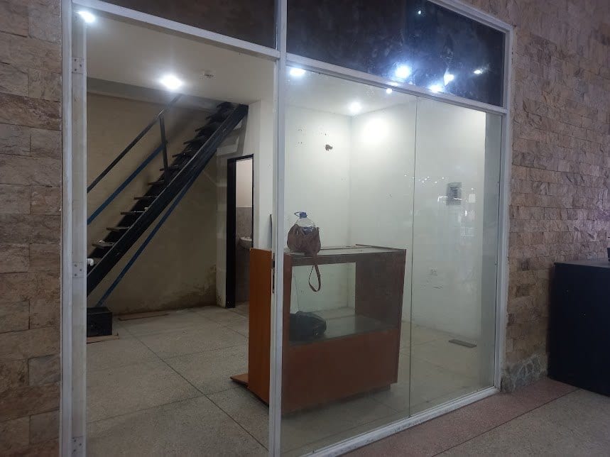 Local comercial en Valencia - 1