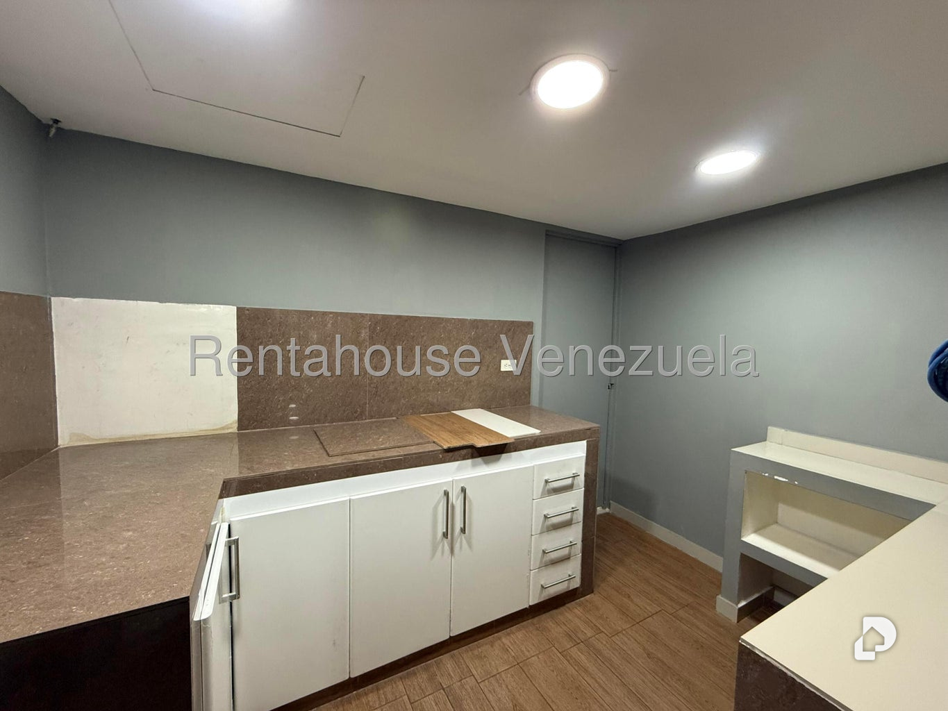 Local comercial en Santa Rosa de Lima, Caracas