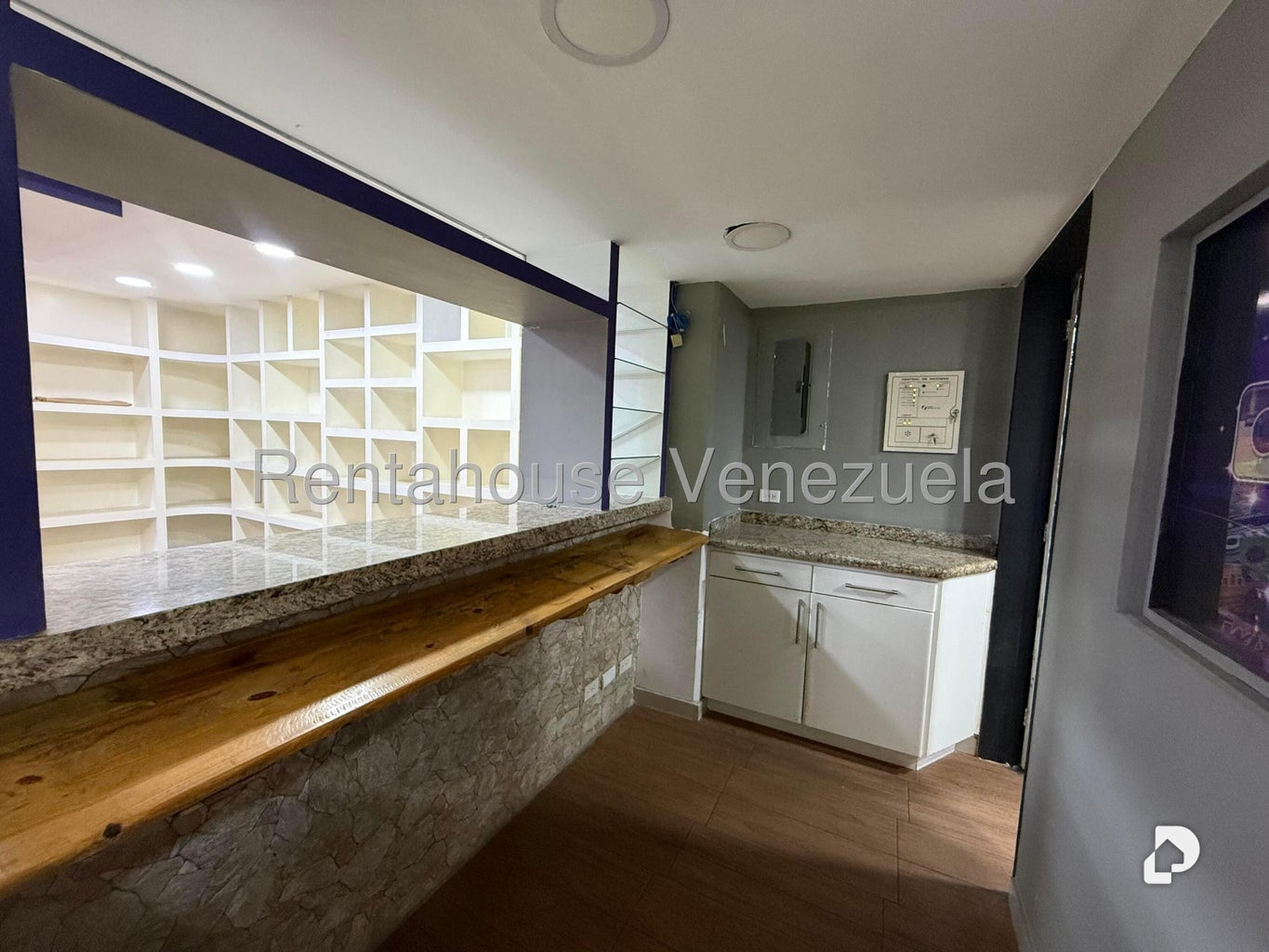 Local comercial en Santa Rosa de Lima, Caracas
