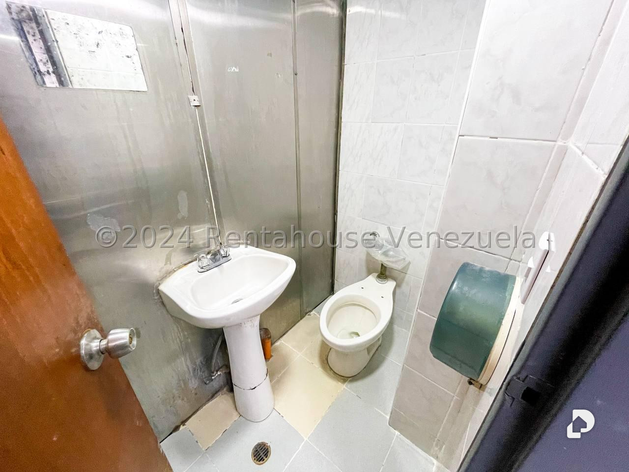 Local comercial en Los Palos Grandes, Caracas – 27
