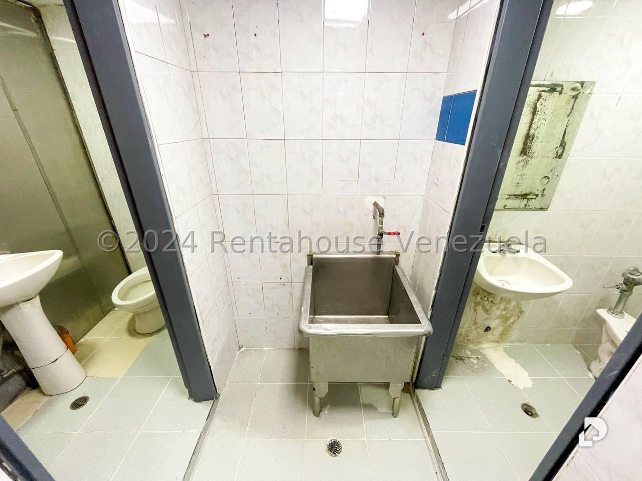 Local comercial en Los Palos Grandes, Caracas – 29