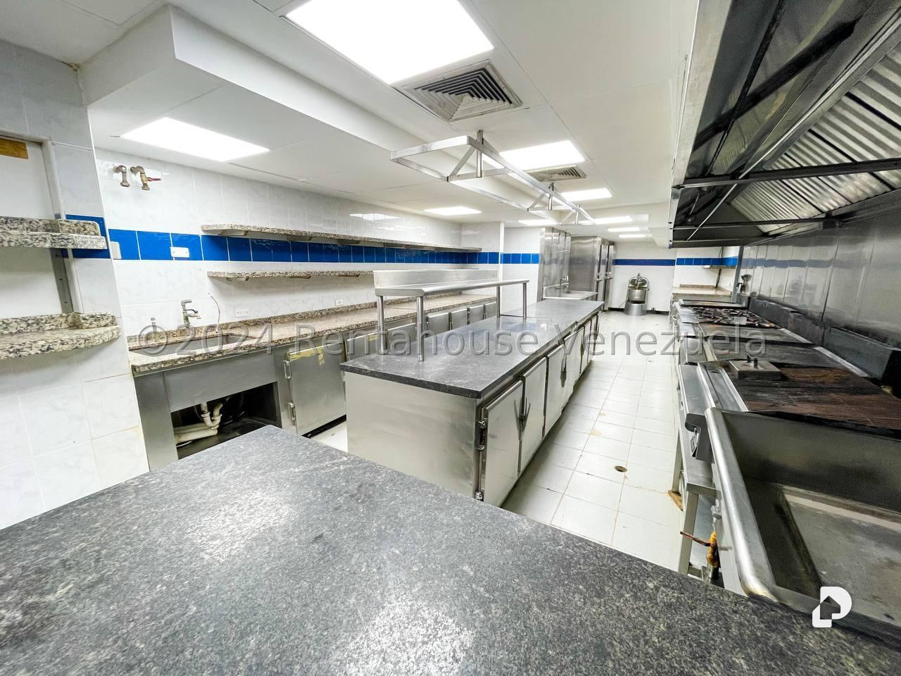 Local comercial en Los Palos Grandes, Caracas – 12