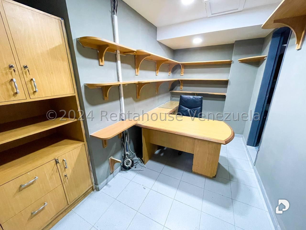 Local comercial en Los Palos Grandes, Caracas – 24