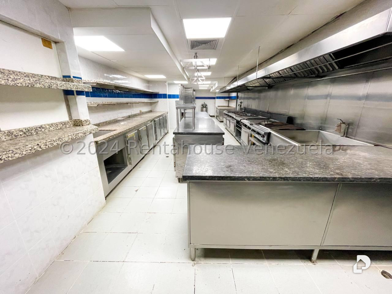 Local comercial en Los Palos Grandes, Caracas – 11