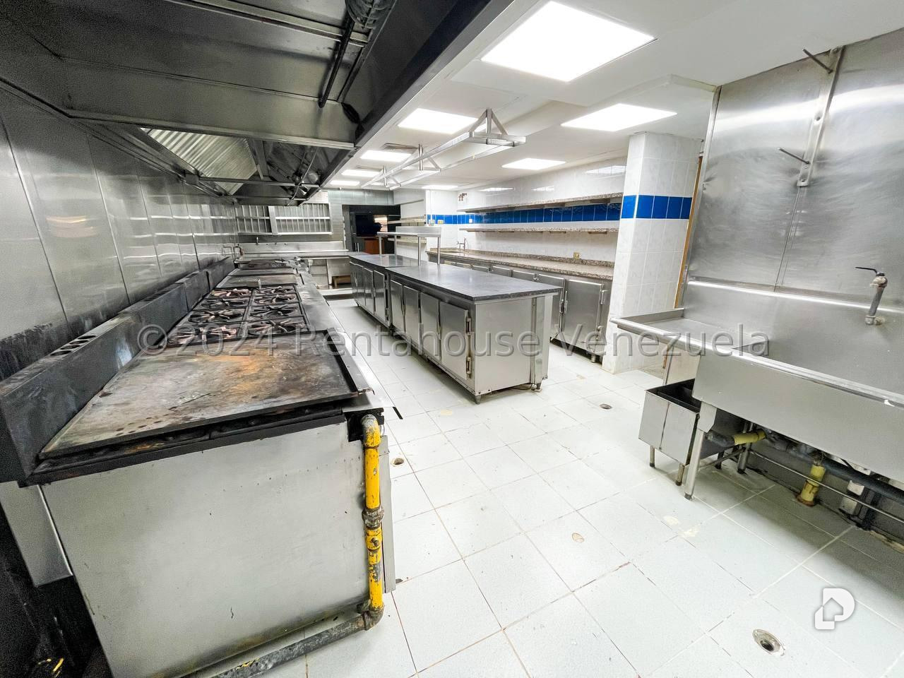 Local comercial en Los Palos Grandes, Caracas – 18