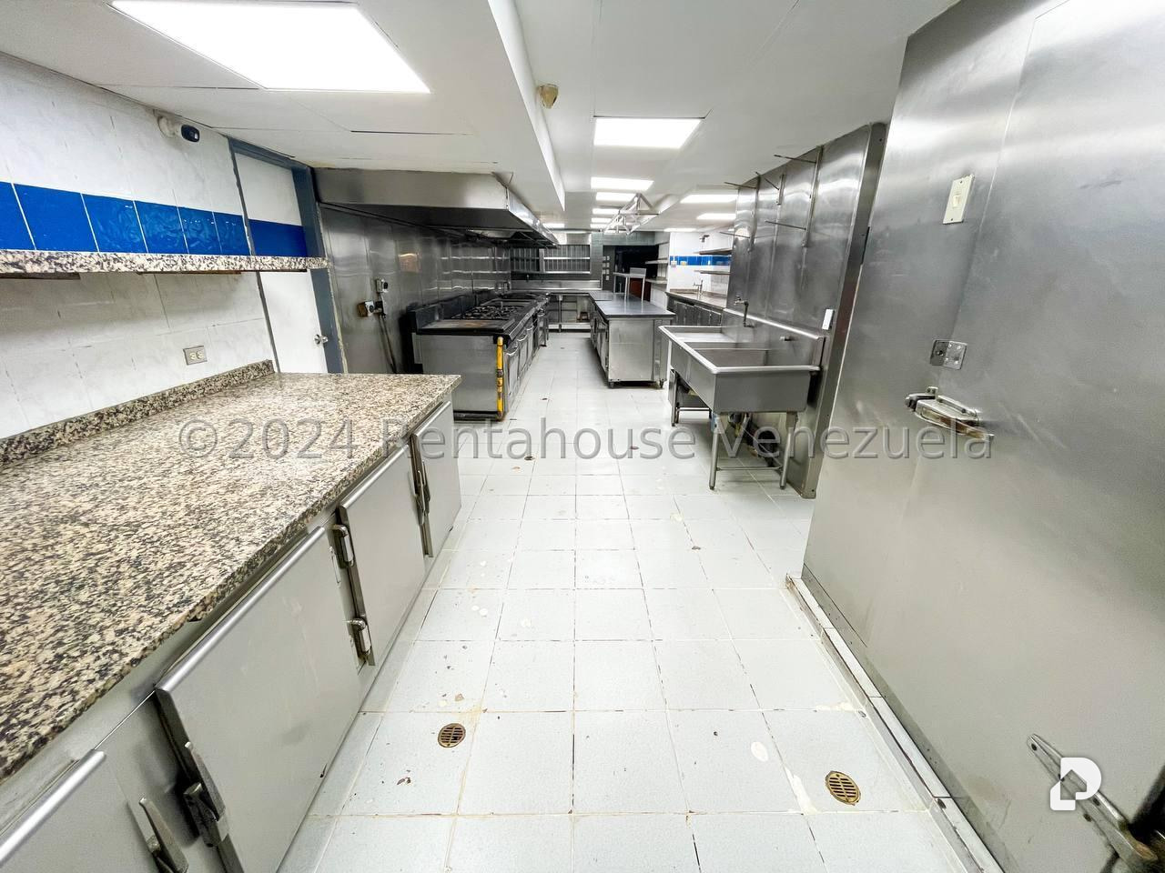 Local comercial en Los Palos Grandes, Caracas – 14