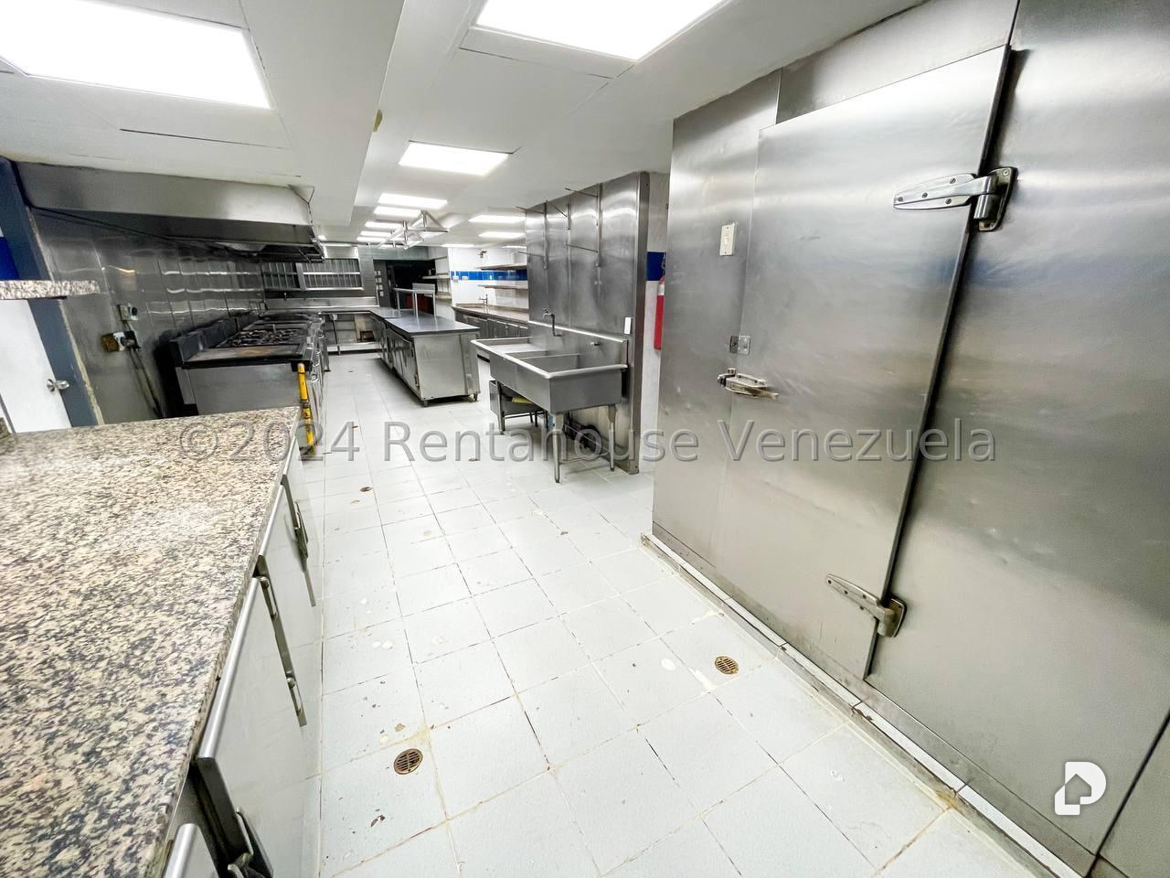 Local comercial en Los Palos Grandes, Caracas – 16