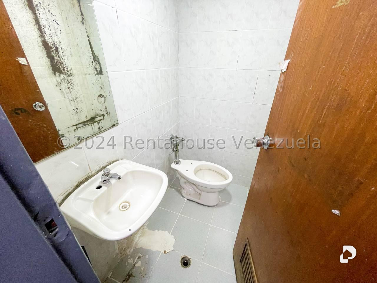Local comercial en Los Palos Grandes, Caracas – 26