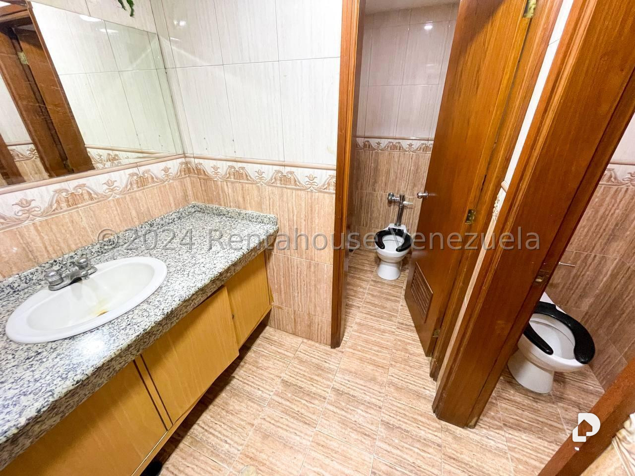 Local comercial en Los Palos Grandes, Caracas – 17