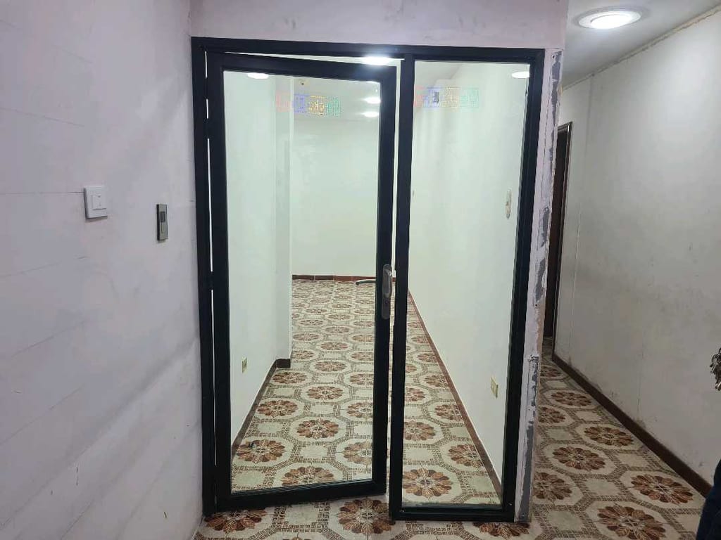 Local comercial en Av. Bolívar Sur, Valencia - 1