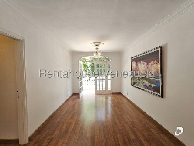 House in Lomas de La Laguntia, Caracas – 15