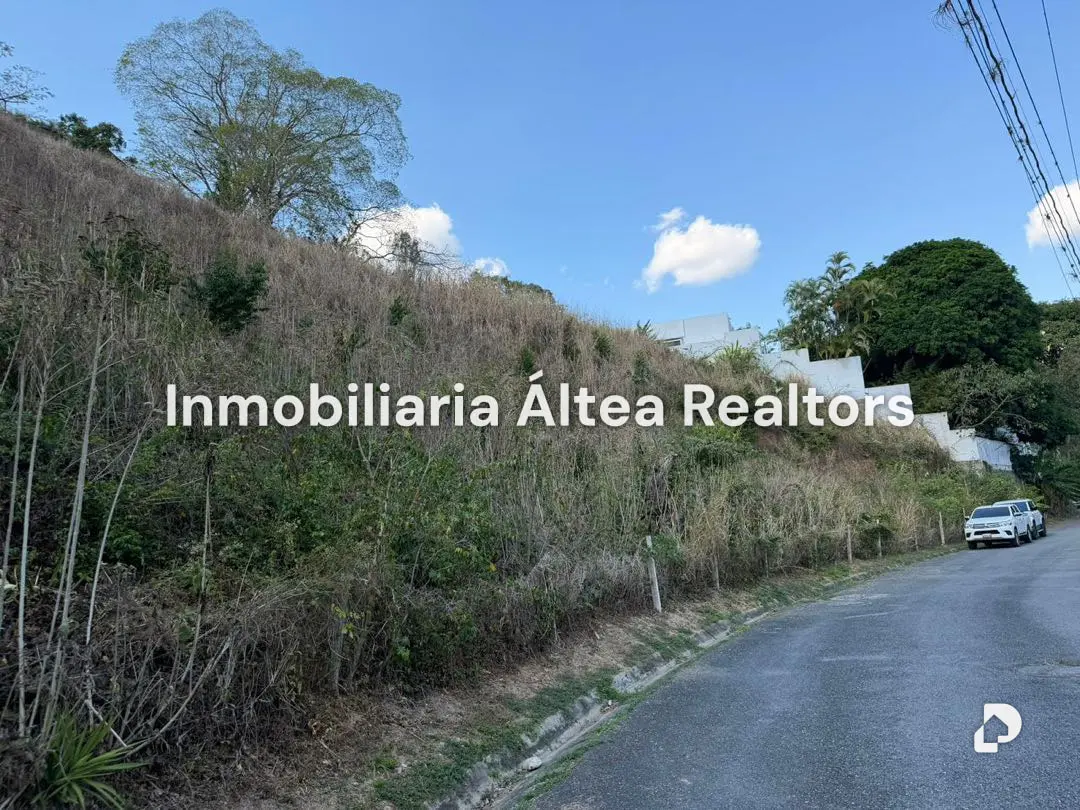 Terreno en Cerro Verde, Caracas – 4