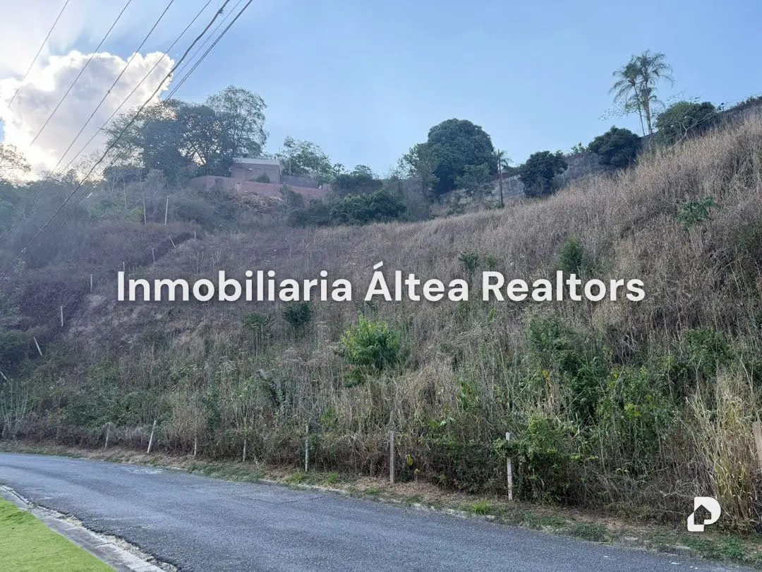 Terreno en Cerro Verde, Caracas – 3