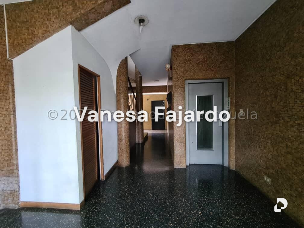 Edificio en La Florida, Caracas – 10