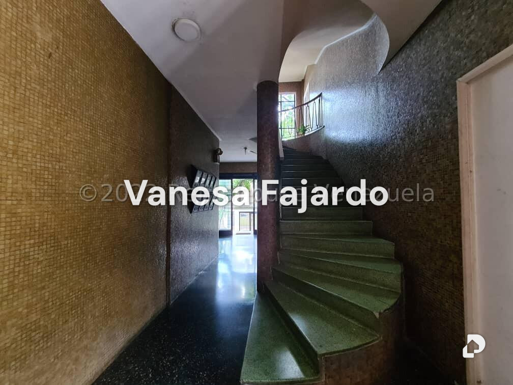 Edificio en La Florida, Caracas – 11