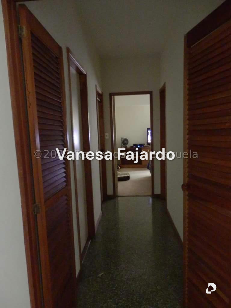 Edificio en La Florida, Caracas – 23