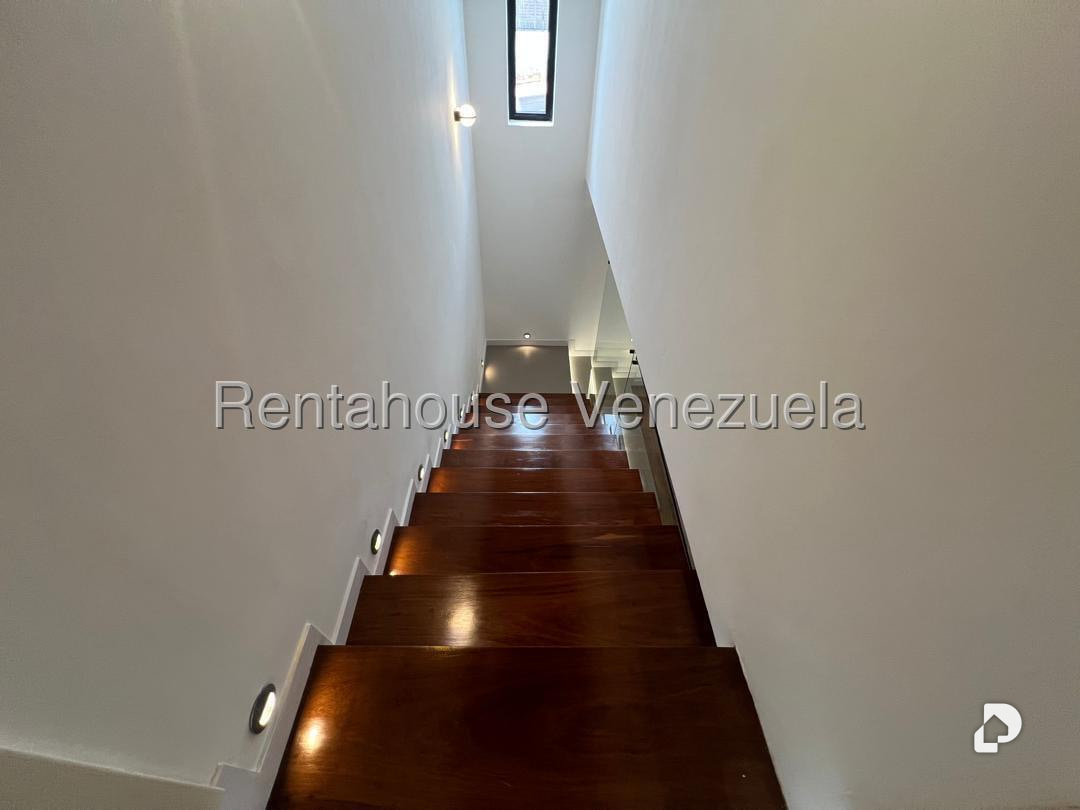 Casa en Los Palos Grandes, Caracas – 24