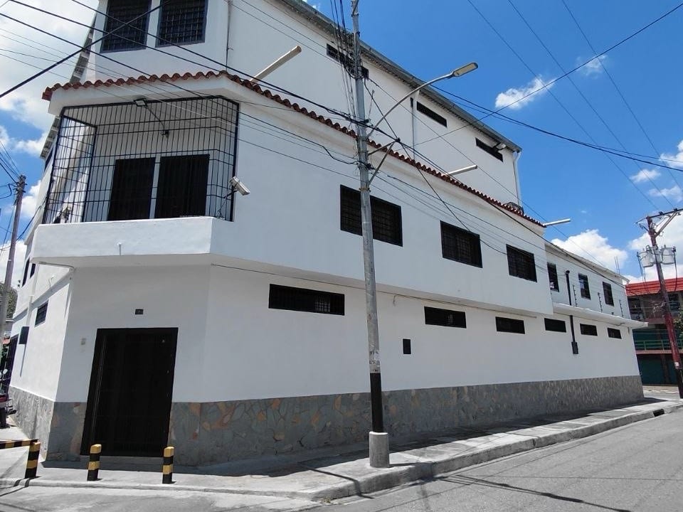 Edificio en Urbanización San Isidro, Maracay - 1