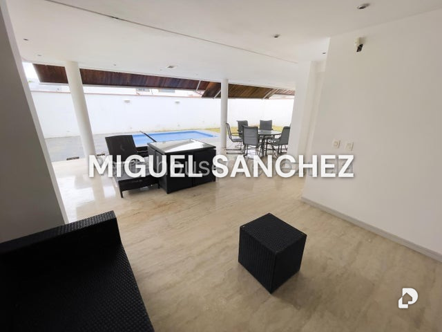 Casa en Santa Paula, Caracas – 8